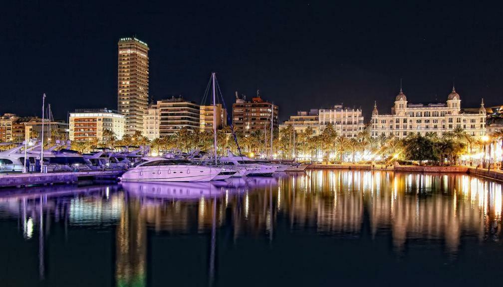 Casco Historico Apartment Alicante Bagian luar foto